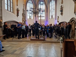 BlackRiverBrass und Blues Notes Choir begeistern Wendelstein